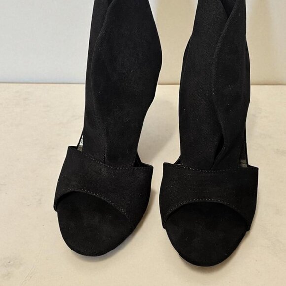 Women's Unbranded Black High Heels, Size 9.5 -- ITEM #3312 - Picture 6 of 7